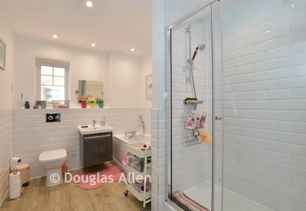 Bathroom - Archer Close, Coopersale, Essex - Wards of Kent