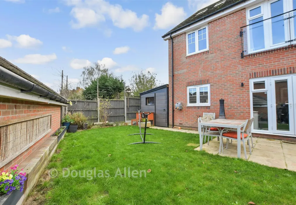 Rear Garden - Archer Close, Coopersale, Essex - Wards of Kent