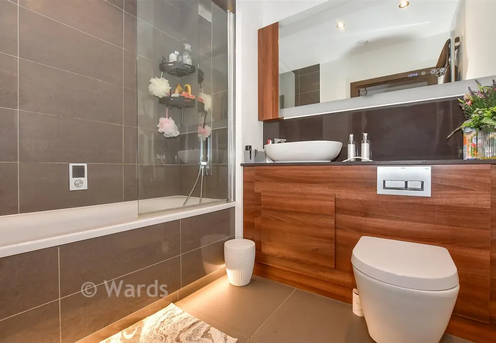 Bathroom - Waterhouse Avenue, Maidstone, Kent - Wards of Kent