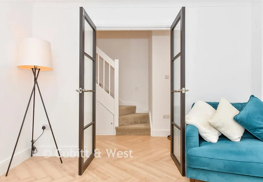 Internal Feature - London Road, Arundel, West Sussex - Wards of Kent