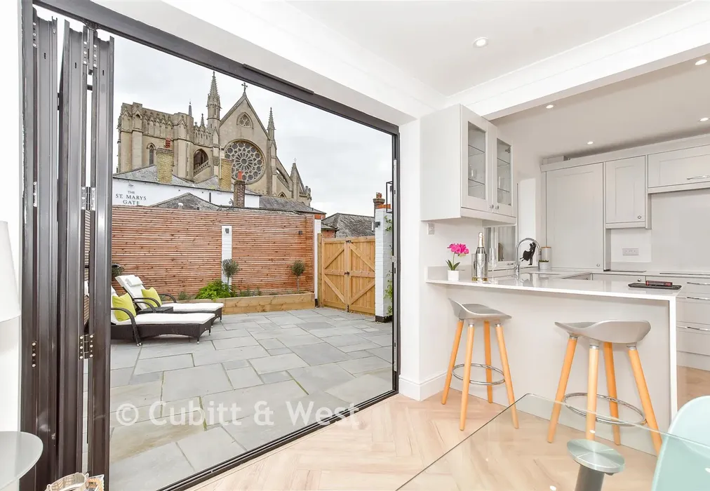 Internal Lifestyle Photograph - London Road, Arundel, West Sussex - Wards of Kent