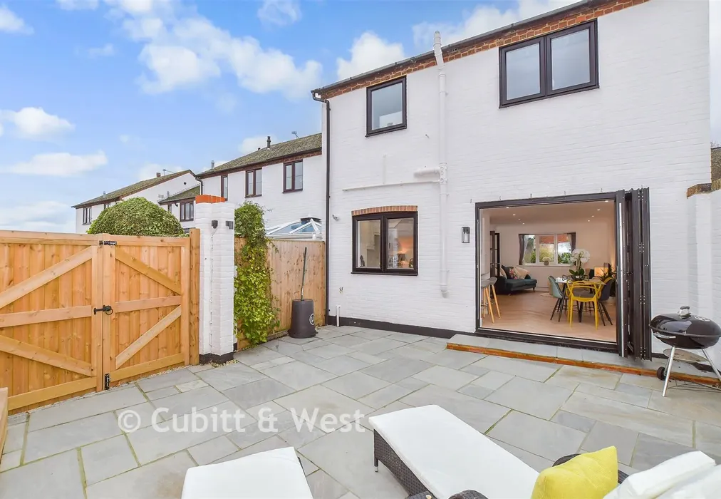 External Lifestyle Photograph - London Road, Arundel, West Sussex - Wards of Kent