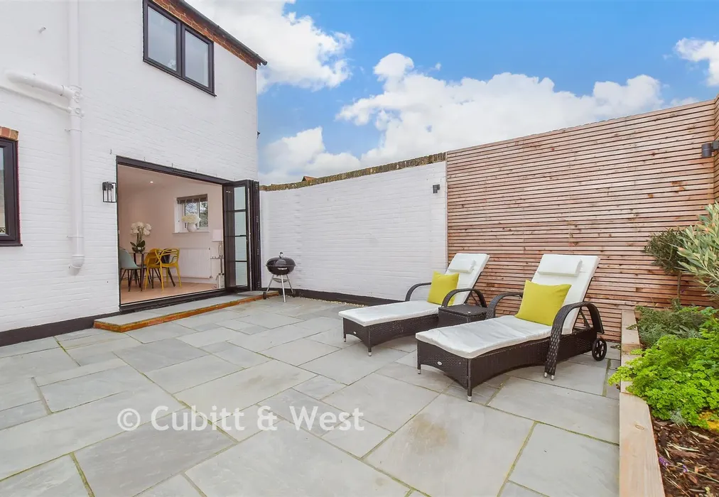 External Lifestyle Photograph - London Road, Arundel, West Sussex - Wards of Kent