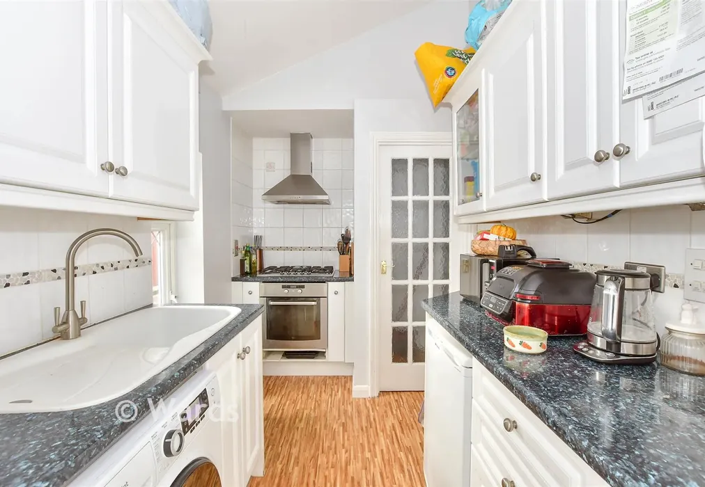 Kitchen - Orchard Place, Maidstone, Kent - Wards of Kent