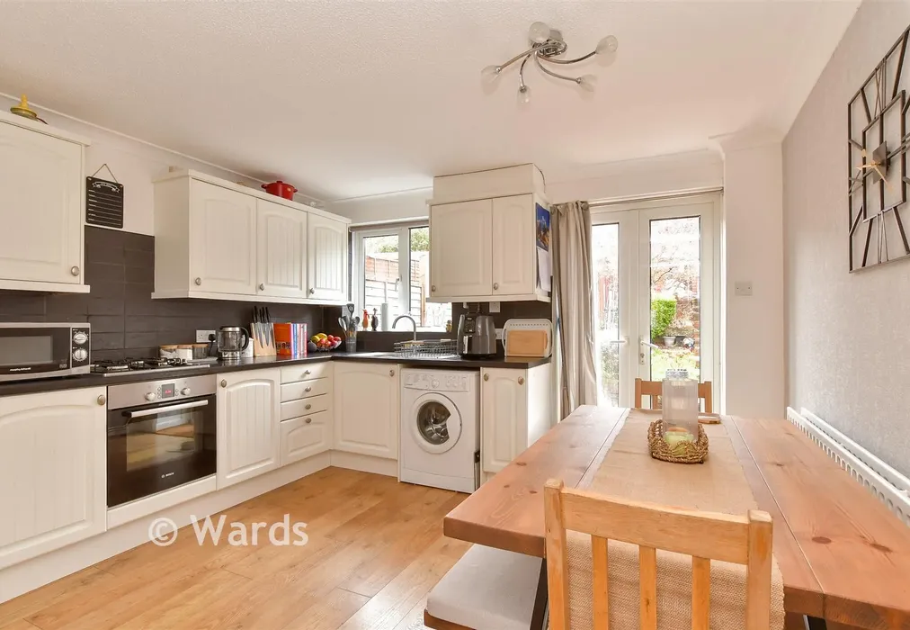 Kitchen - Bronington Close, Walderslade, Chatham, Kent - Wards of Kent