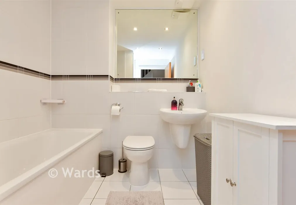 Bathroom - Manston Road, Ramsgate, Kent - Wards of Kent