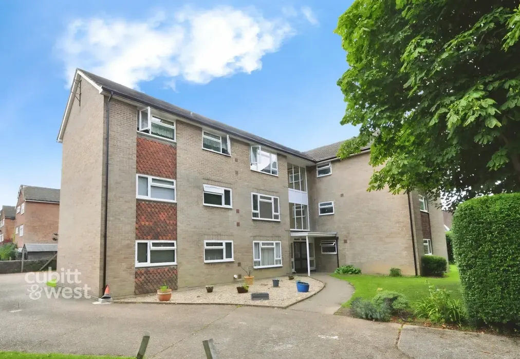 External - Chestnut Road, Horley, RH6 - Wards of Kent