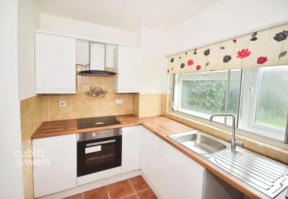 Kitchen - Chestnut Road, Horley, RH6 - Wards of Kent