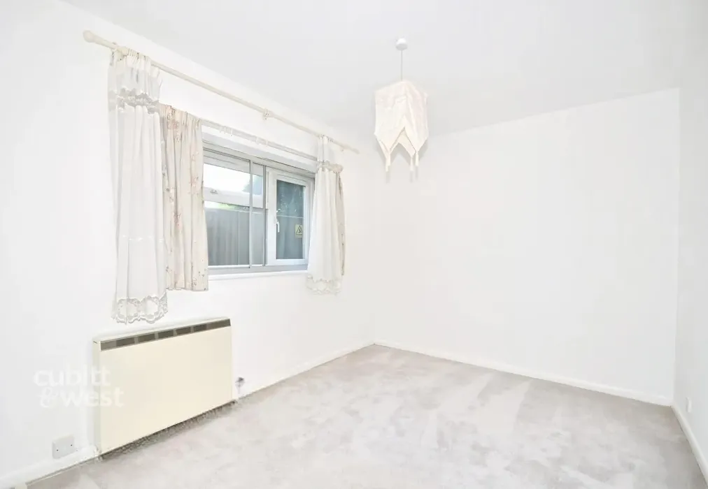 Bedroom 2 - Chestnut Road, Horley, RH6 - Wards of Kent