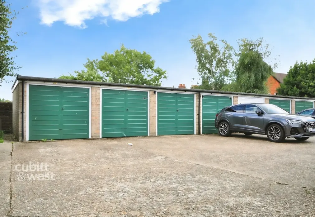 Garage - Chestnut Road, Horley, RH6 - Wards of Kent