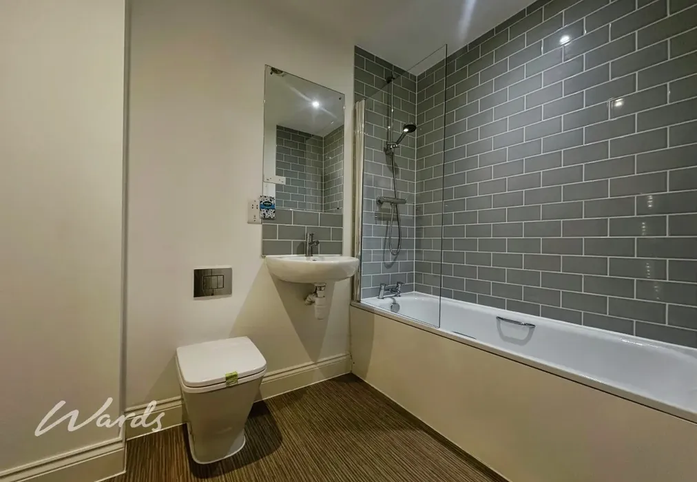 Bathroom - Wrens Cross Upper Stone Street ME15 - Wards of Kent