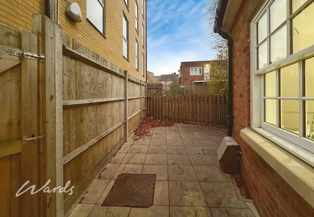 Courtyard - Wrens Cross Upper Stone Street ME15 - Wards of Kent