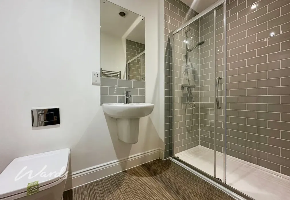En Suite - Wrens Cross Upper Stone Street ME15 - Wards of Kent