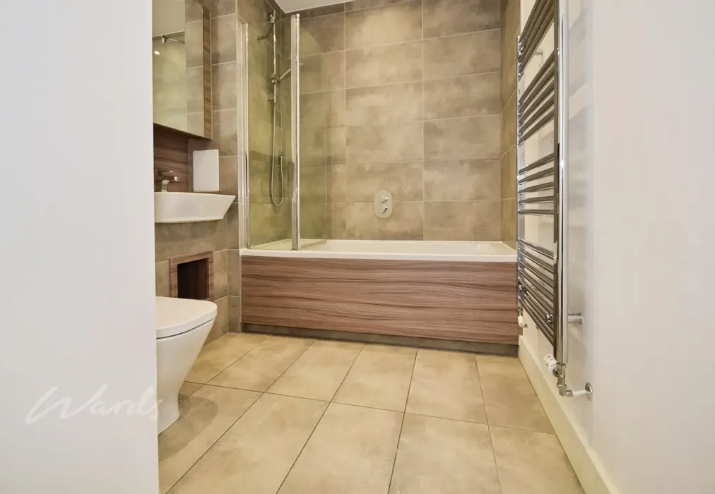 corys bathroom - Corys Road Rochester ME1 - Wards of Kent