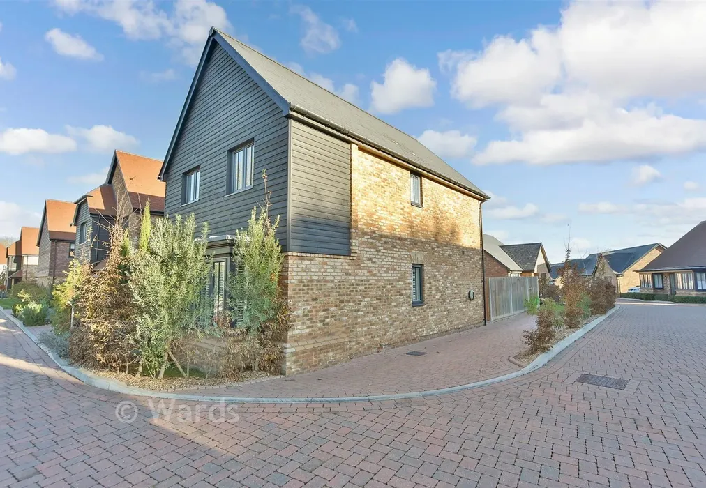 Side Elevation - Round Top Close, Cliffe Woods, Rochester, Kent - Wards of Kent