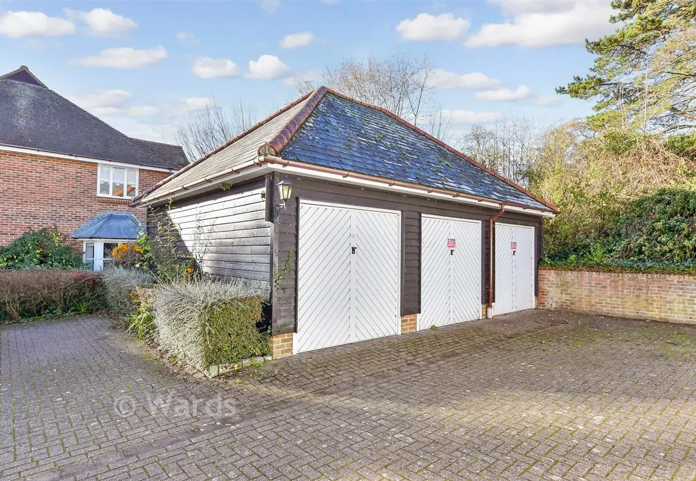 Garage - Old Ashford Road, Lenham, Maidstone, Kent - Wards of Kent
