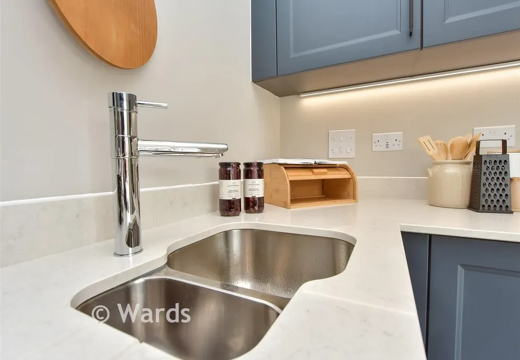 Internal Feature Kitchen - Ham Road, Faversham Lakes, Faversham, Kent - Wards of Kent