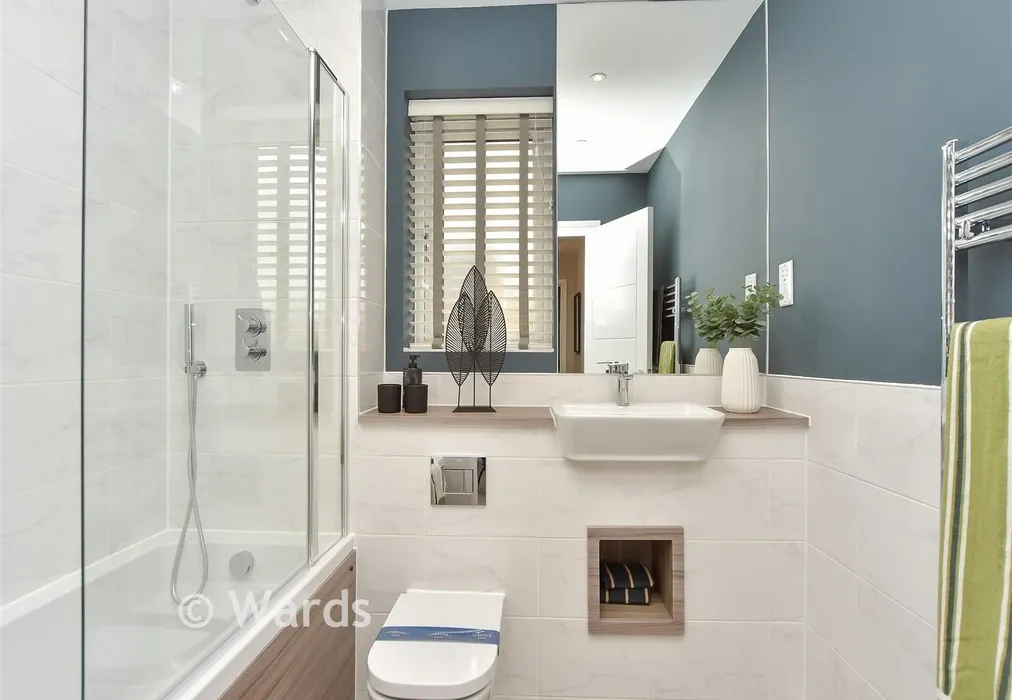 Bathroom - Ham Road, Faversham Lakes, Faversham, Kent - Wards of Kent