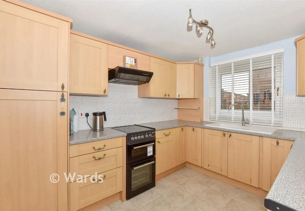 Kitchen - Bingley Close, Snodland, Kent - Wards of Kent