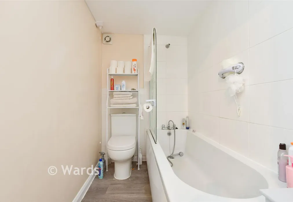 Bathroom - Ethelbert Road, Margate, Kent - Wards of Kent