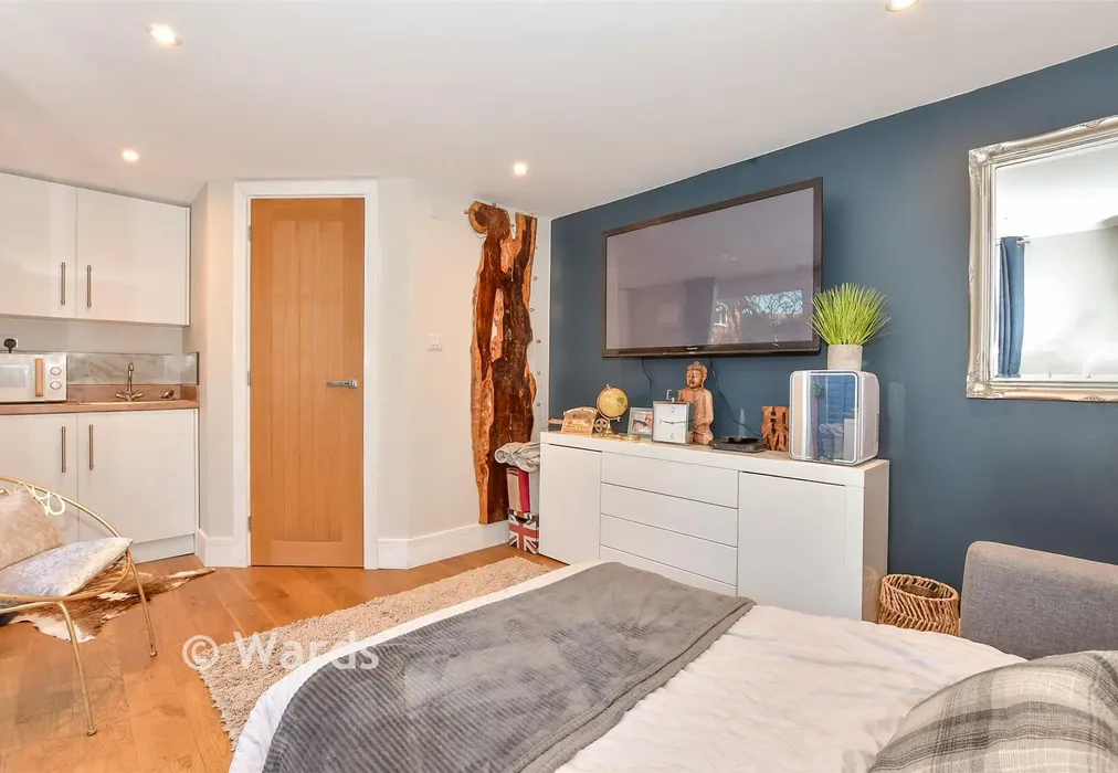 Room 1 - Medina Road, Ditton, Aylesford, Kent - Wards of Kent