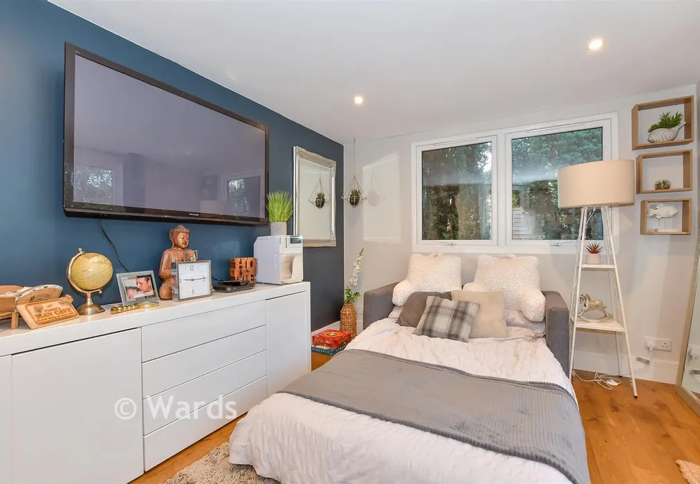 Room 1 - Medina Road, Ditton, Aylesford, Kent - Wards of Kent