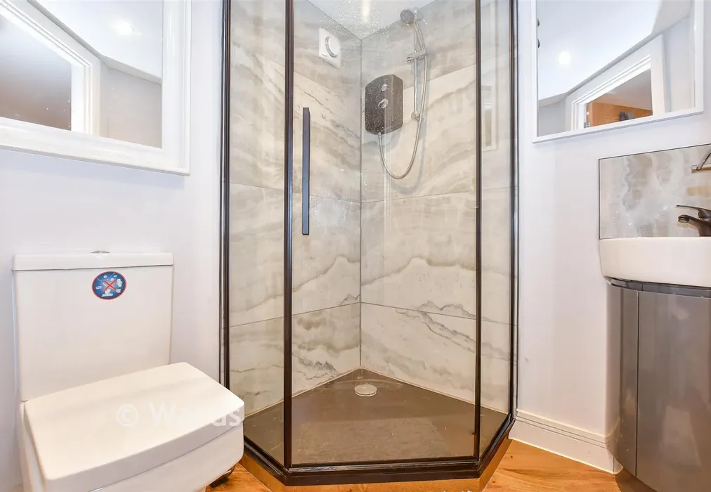 Room 2 - Medina Road, Ditton, Aylesford, Kent - Wards of Kent