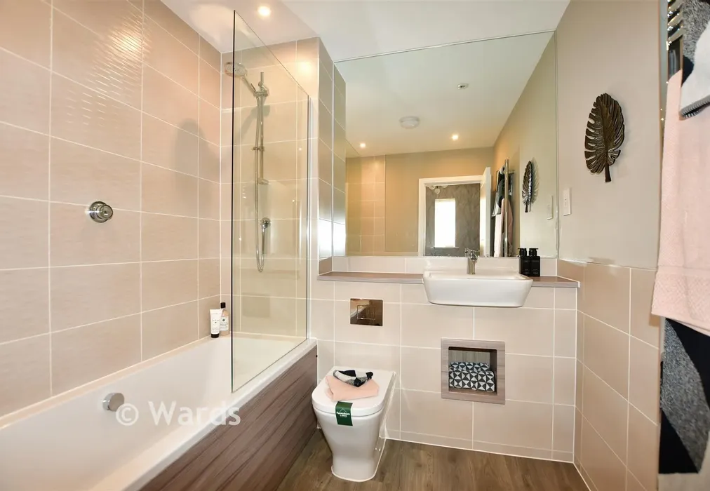 Bathroom - Ham Road, Faversham Lakes, Faversham, Kent - Wards of Kent