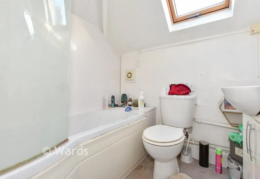 Bathroom - Broadmead Road, Folkestone, Kent - Wards of Kent
