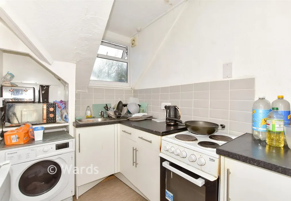 Kitchen - Broadmead Road, Folkestone, Kent - Wards of Kent