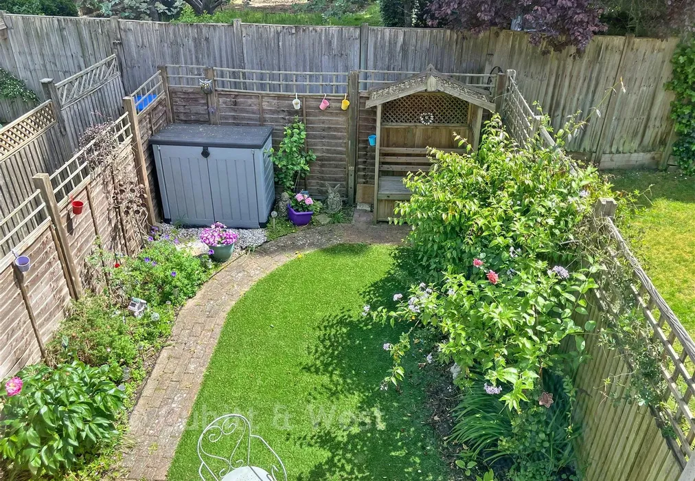 Rear Garden - Rectory Walk, Storrington, West Sussex - Wards of Kent