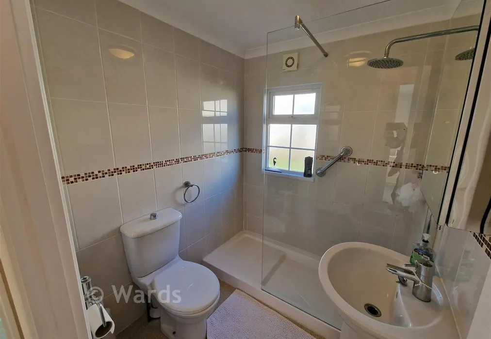 Bathroom - London Road, West Kingsdown, Kent - Wards of Kent