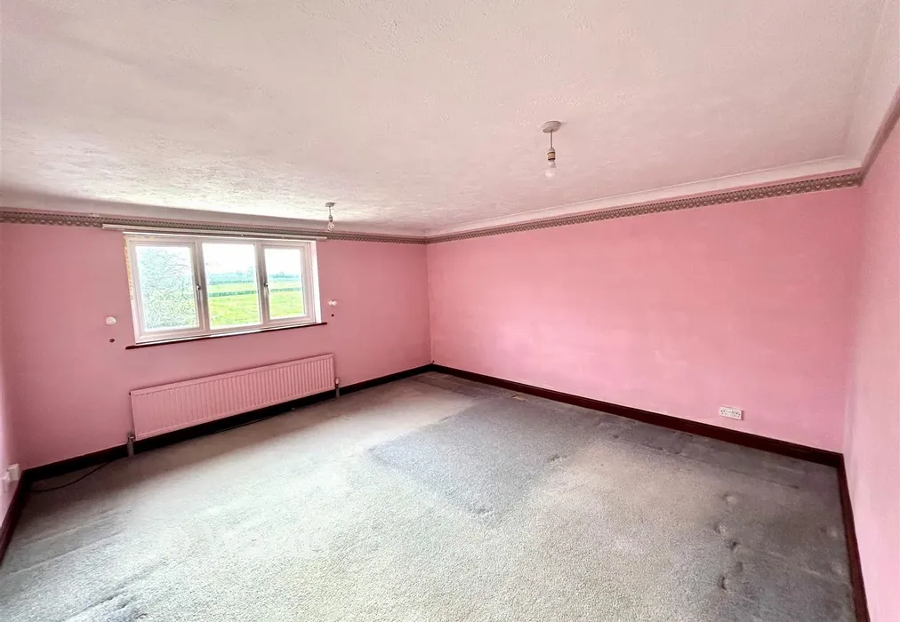 Bed - Garden Close, Staplehurst, Tonbridge, Kent - Wards of Kent