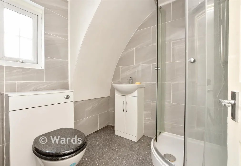 Bathroom - West Cliff Road, Ramsgate, Kent - Wards of Kent