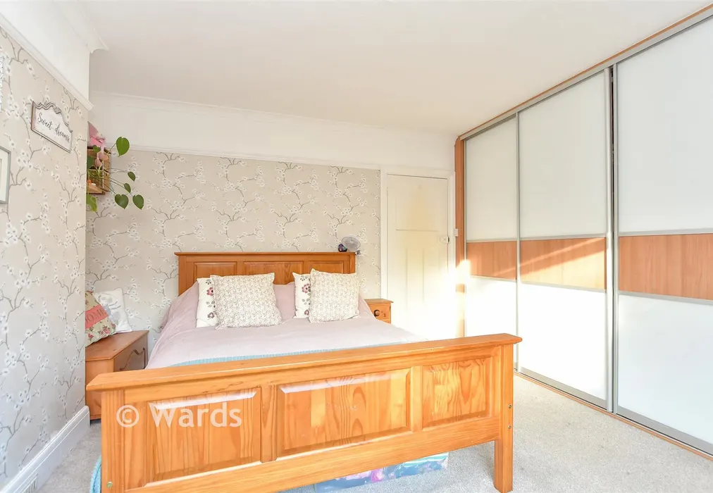Bedroom 1 - Bull Lane, Newington, Sittingbourne, Kent - Wards of Kent