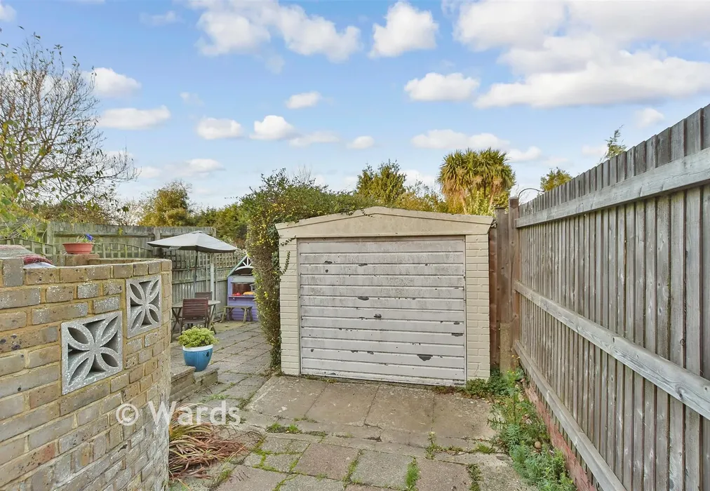 Garage - Bull Lane, Newington, Sittingbourne, Kent - Wards of Kent