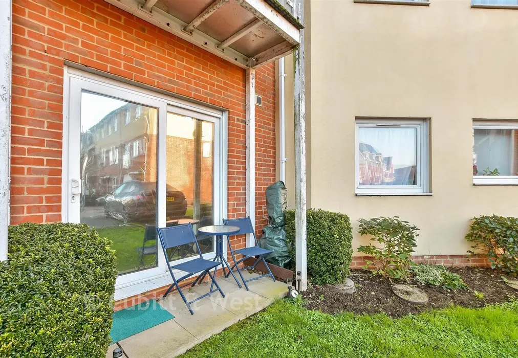 Patio / Decking - Yoxall Mews, Redhill, Surrey - Wards of Kent