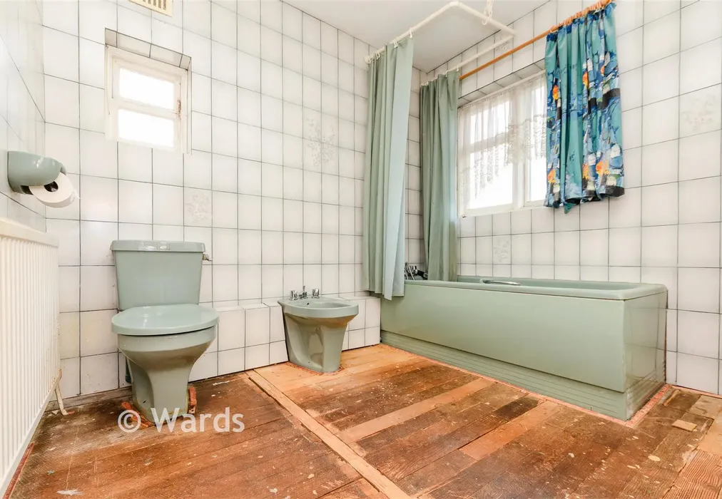 Bathroom - Eynsford Rise, Eynsford, Dartford, Kent - Wards of Kent