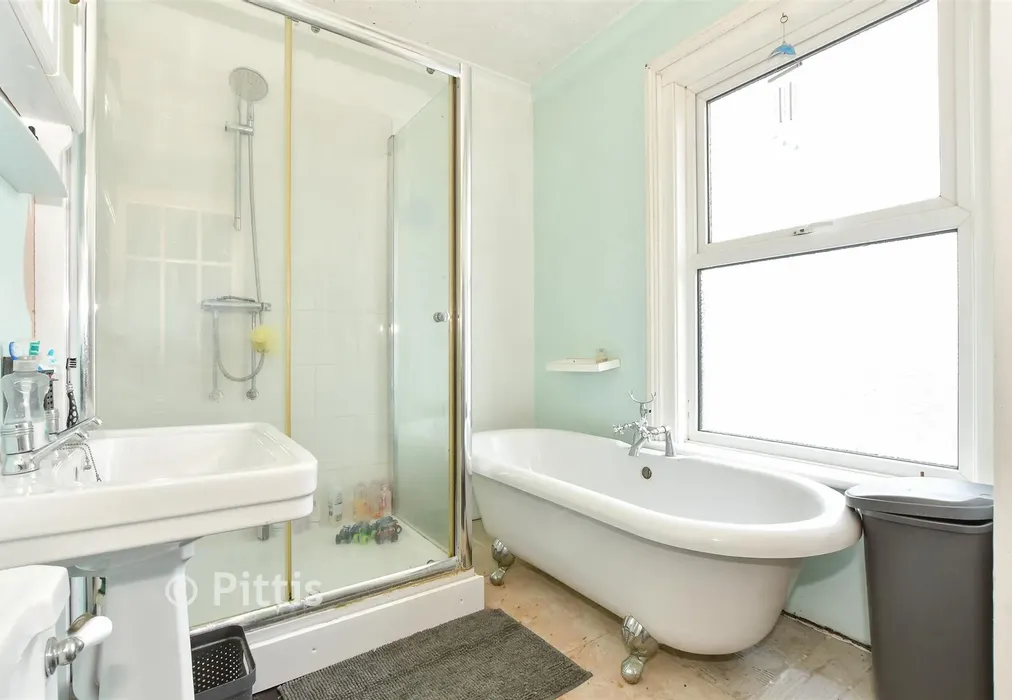 Bathroom - Daniel Street, Ryde, Isle of Wight - Wards of Kent