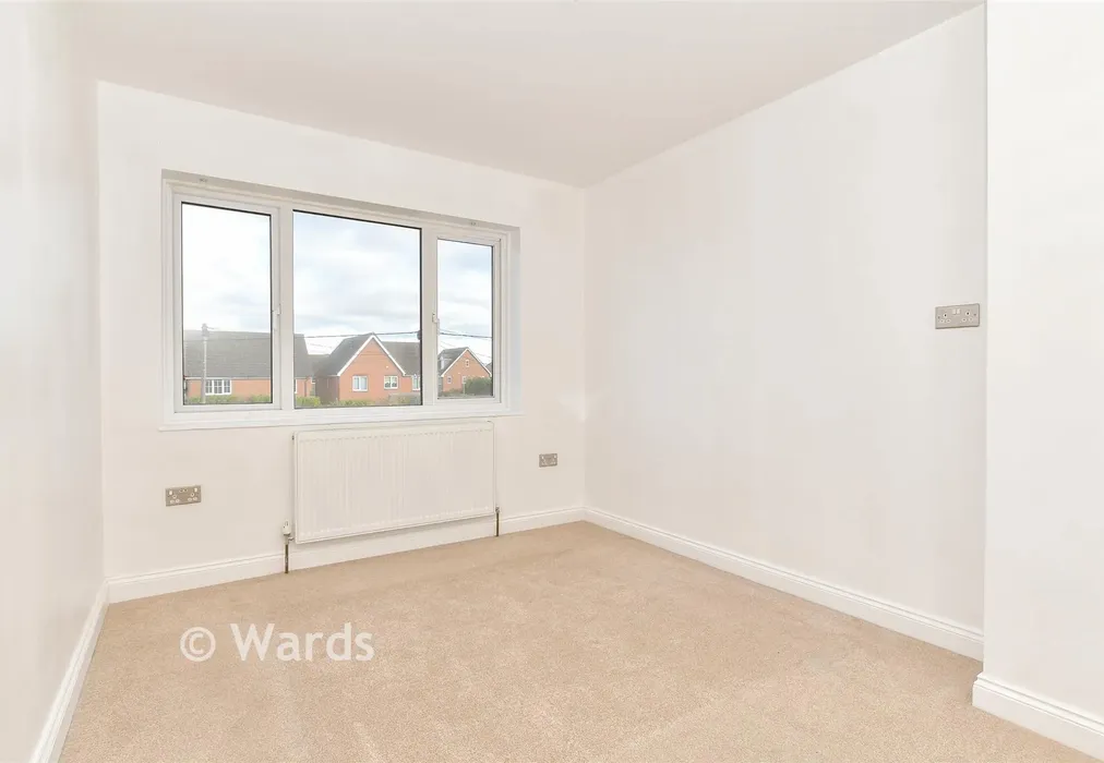 Bedroom 1 - Golden Hill, Whitstable, Kent - Wards of Kent