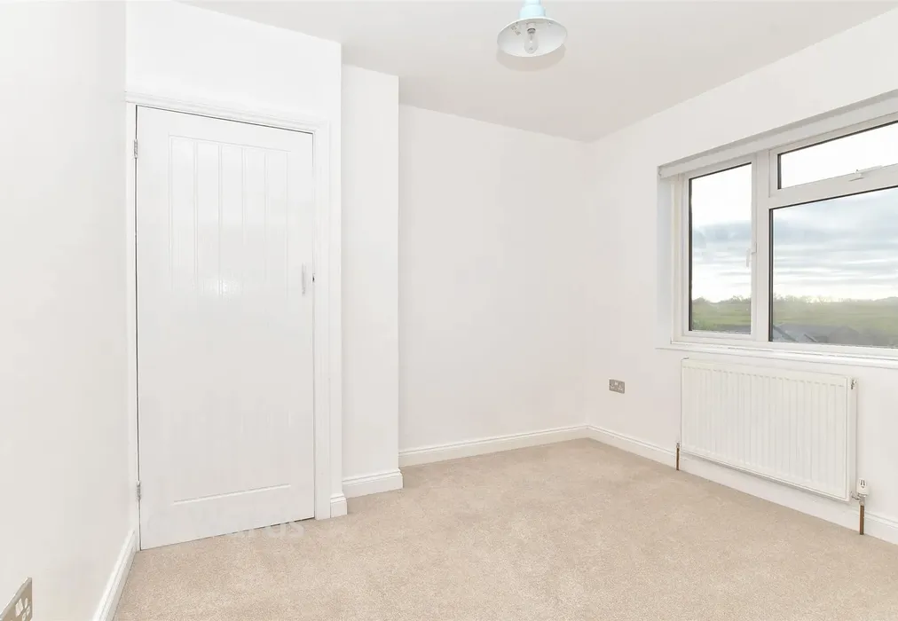 Bedroom 2 - Golden Hill, Whitstable, Kent - Wards of Kent