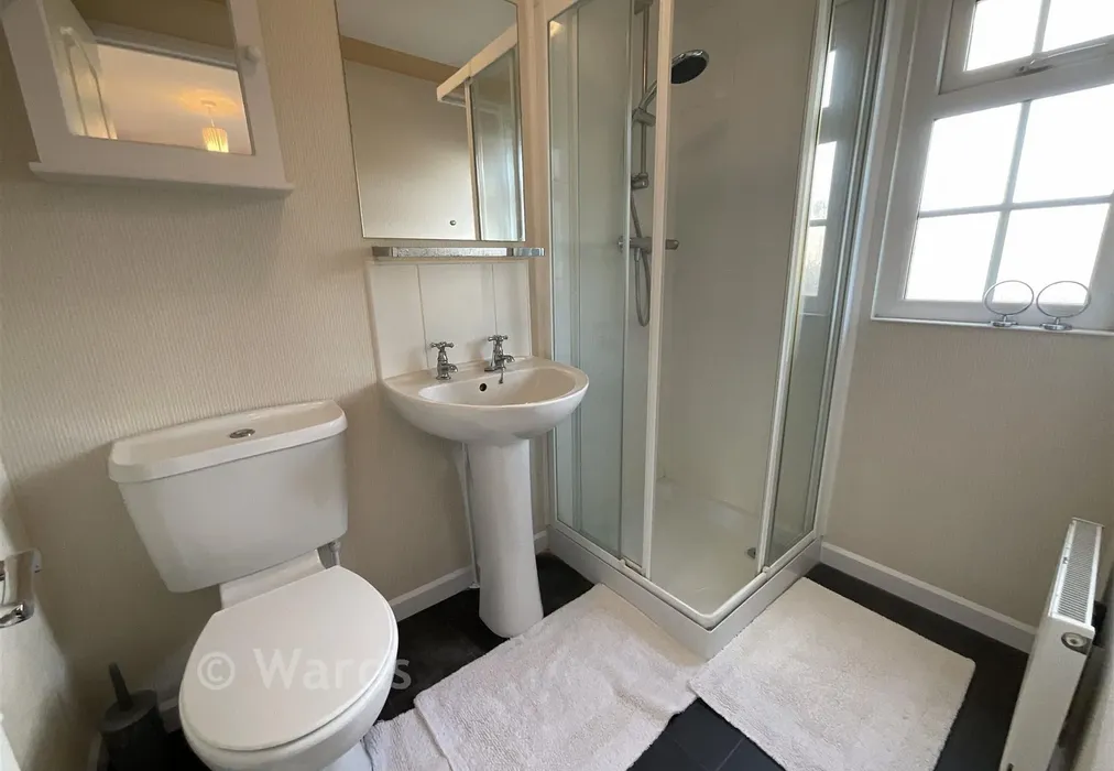 En Suite Shower Room Bed 1 - Maidstone Road, Paddock Wood, Kent - Wards of Kent