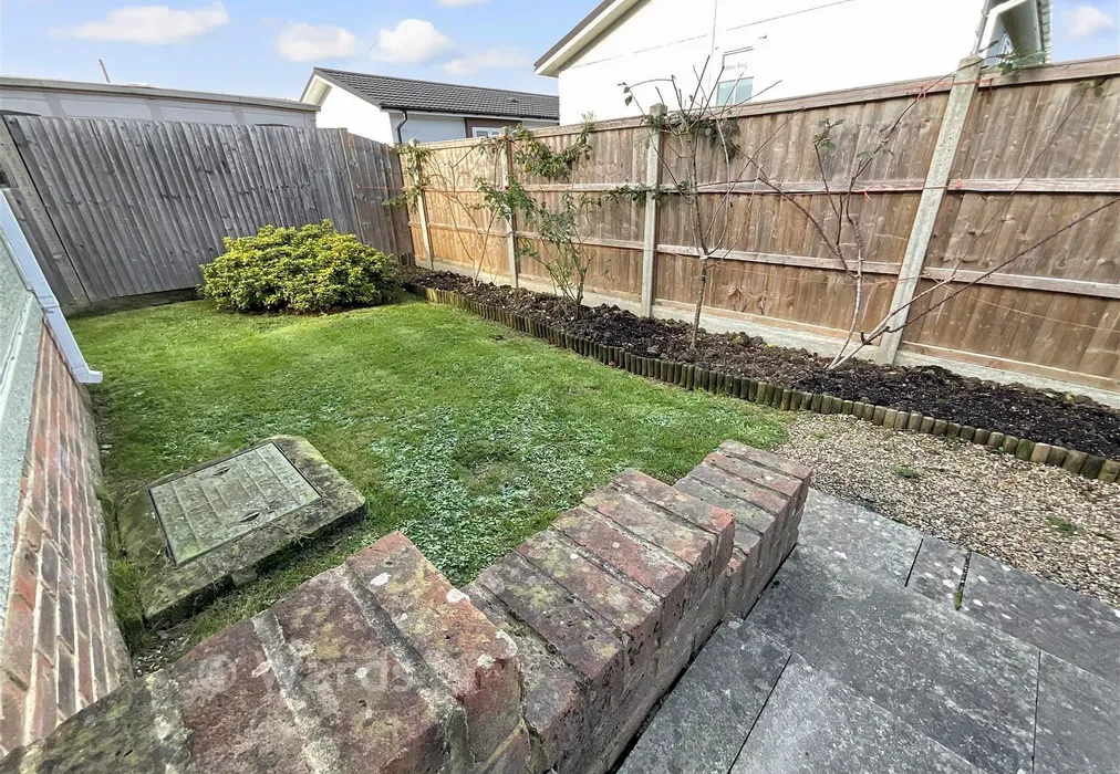 Garden - Maidstone Road, Paddock Wood, Kent - Wards of Kent