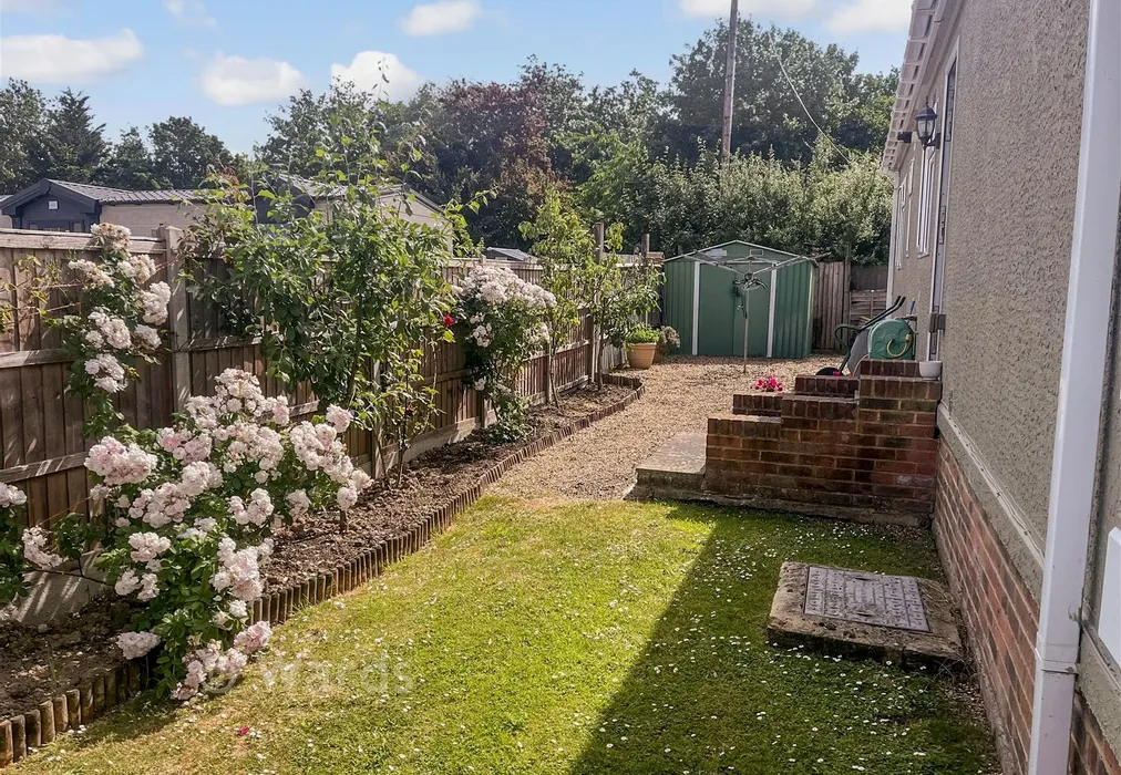 Rear Garden 1 - Maidstone Road, Paddock Wood, Kent - Wards of Kent