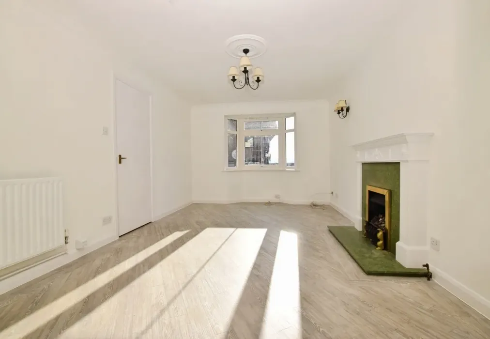 0a2f0418-DSC_2986 - Lower Street Pulborough RH20 - Wards of Kent