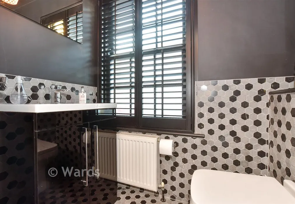 Cloakroom - Swanfield Road, Whitstable, Kent - Wards of Kent