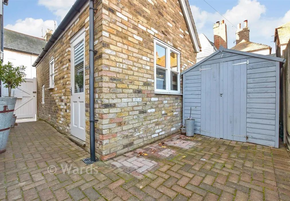 Workshop/Outbuildings - Swanfield Road, Whitstable, Kent - Wards of Kent