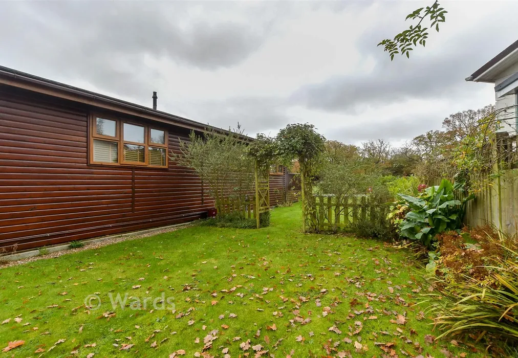 Rear Garden - Woodlands Park, Biddenden, Ashford, Kent - Wards of Kent