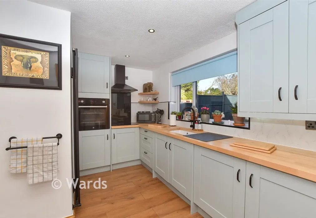 Kitchen - Drake Avenue, Minster-On-Sea, Sheerness, Kent - Wards of Kent