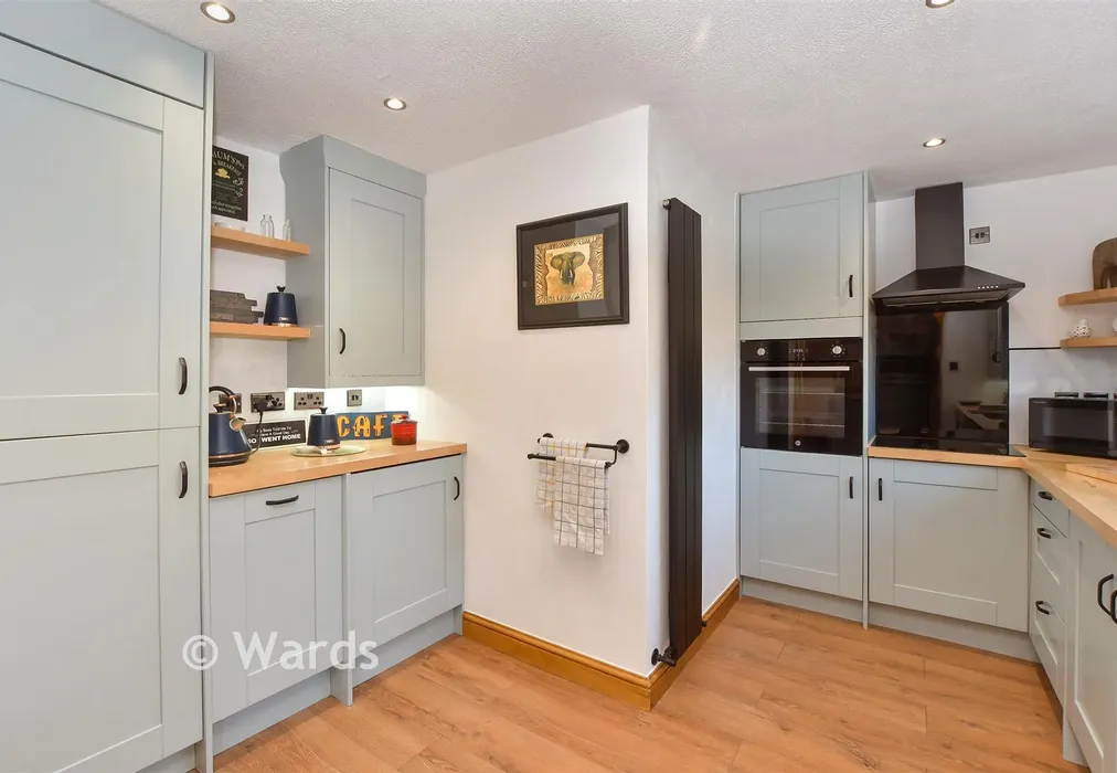 Kitchen - Drake Avenue, Minster-On-Sea, Sheerness, Kent - Wards of Kent